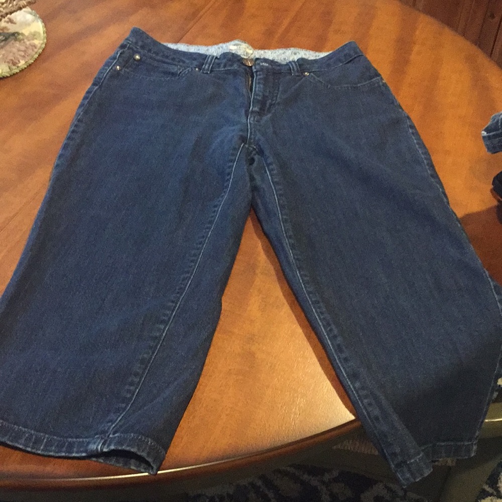 Izod Capri pants